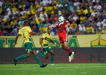 Cuiabá marca três e bate o Flamengo no Brasileirão
