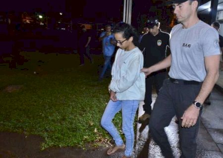 Acusada de tramar morte de médico fica em silêncio no primeiro depoimento