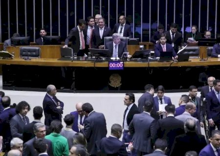 Câmara aprova urgência em projeto que cria teto para juros do rotativo