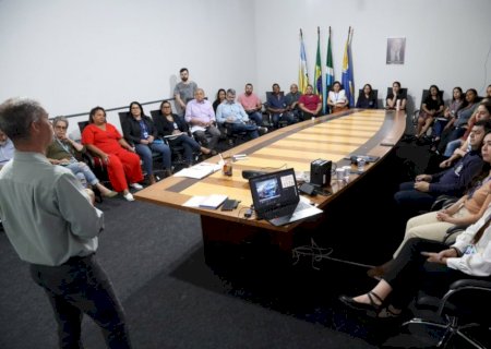 Escola do Legislativo promove curso de l&iacute;ngua de sinais para servidores