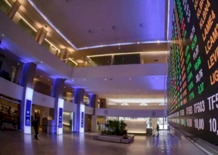 Investidores estrangeiros continuam fuga da Bolsa de Valores brasileira e retiram mais R$ 1,1 bi em outubro