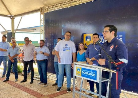 Prefeitura entrega duas ambulâncias no Desenvolve Dourados em Ação