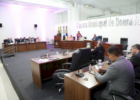 Com duas emendas, vereadores aprovam projeto que institui o Refis