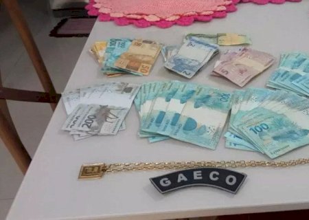 Dois vereadores estão entre os alvos de mandados de prisão
