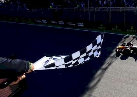 Max Verstappen vence corrida marcada por duas largadas em Interlagos