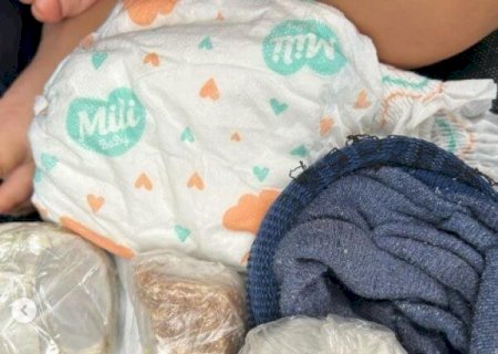 Mulher esconde drogas na fralda do próprio filho e é presa em Dourados