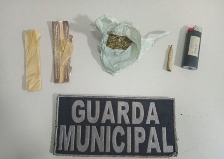 Adolescente é flagrado com maconha dentro de escola em Dourados