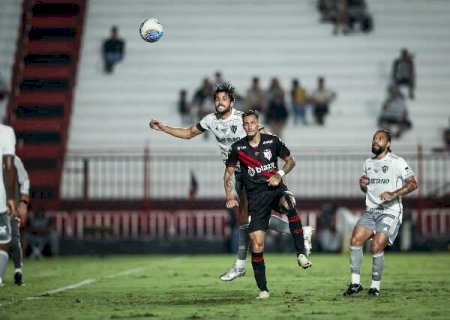 Atlético-GO supera Atlético-MG por 1 a 0 e segue na luta contra o rebaixamento