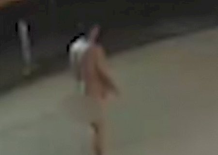 Homem nu em cemit&eacute;rio - Sidrol&acirc;ndia