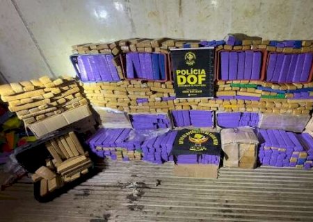 Dupla &eacute; presa enquanto pesava e embalava 1,5 toneladas de maconha