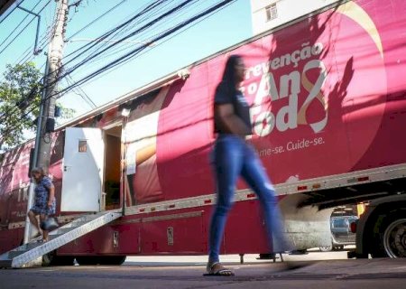 Carreta oferece mamografia no Centro, lembrete da preven&ccedil;&atilde;o contra o c&acirc;ncer