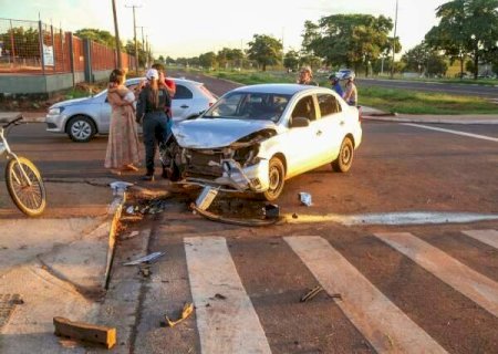 Mudan&ccedil;a no sentido das ruas causa acidente em regi&atilde;o com tr&acirc;nsito embaralhado