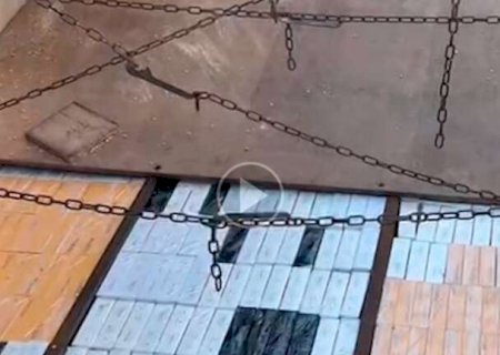 Pol&iacute;cia acha mil celulares e computadores em fundo falso de carreta