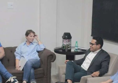 Presidente da C&acirc;mara recebe senadoras para debater emendas