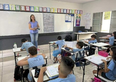 Programa cria bolsas para professores e prova para novos docentes