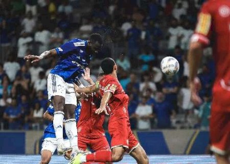 Cruzeiro vence no Mineir&atilde;o e Corinthians faz o 'dever de casa' na Arena