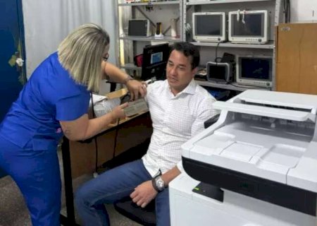Com sal&aacute;rio dobrado, prefeito encontra rombo de R$ 15 milh&otilde;es em Navira&iacute;