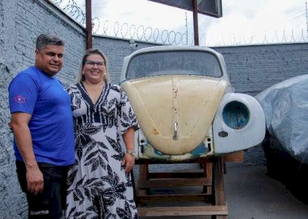 15 anos depois, casal recuperou fusca para reformar ve&iacute;culo do zero