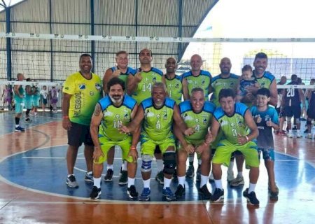 Times de v&ocirc;lei adaptado conquistam medalhas em campeonato nacional