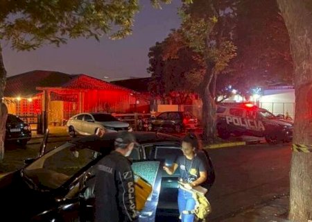 Em frente a conveni&ecirc;ncia, homem &eacute; baleado por policial &agrave; paisana