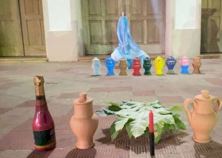 Lavar escadaria e louvar Iemanj&aacute; s&atilde;o conquista de quem vive religi&atilde;o
