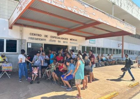 M&atilde;es at&iacute;picas protestam novamente por falta de fraldas, rem&eacute;dios e suplementos