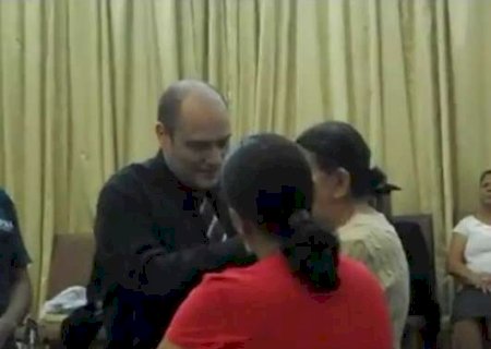 Pastor &ldquo;milagreiro&rdquo; que promete fazer dente nascer e reconstruir seio vira r&eacute;u