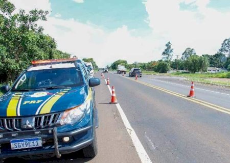 Jovem tem perna amputada ao bater moto de frente com carreta