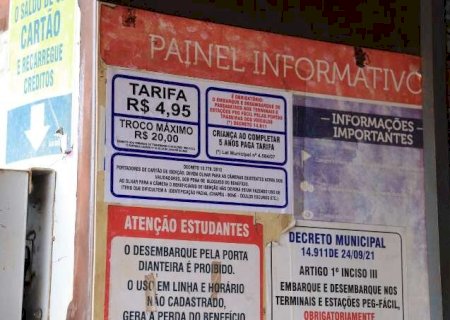Troca de cartazes oficializa nova tarifa de R$ 4,95 nos terminais de &ocirc;nibus