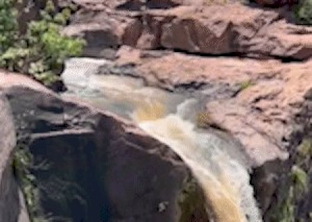 Ap&oacute;s 3 meses, fluxo de &aacute;gua retorna a cachoeira do Rio do Peixe
