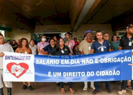 Com sal&aacute;rio atrasado, funcion&aacute;rios fazem greve na Santa Casa