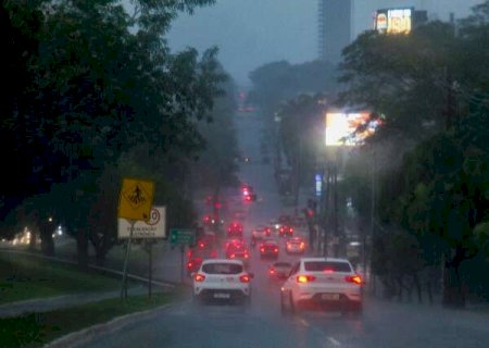 Campo Grande volta a registrar chuva em meio a alerta de instabilidade