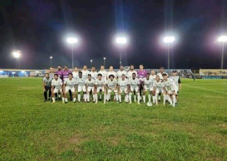 Com operarianos otimistas, bola rola no Est&aacute;dio Jacques da Luz