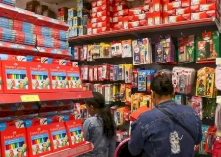 Maioria pretende gastar at&eacute; R$ 100 nas compras de materiais escolares