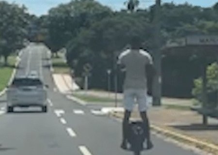 Jo&atilde;o cansou do estresse no tr&acirc;nsito e adotou de vez o monociclo