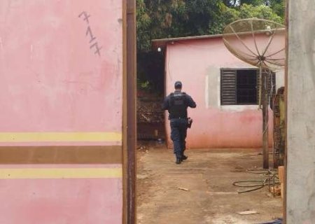 Troca de tiros termina com um homem de 24 anos morto e outro ferido