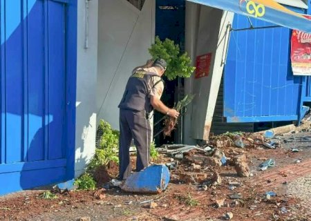 Motorista bate carro em estrutura do Camel&oacute;dromo e deixa preju&iacute;zo de R$ 20 mil
