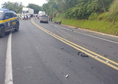 Caminhonete invade pista e mata campo-grandense na BR-251