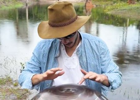 Gabriel mostra vida zen e a for&ccedil;a do instrumento que parece nave