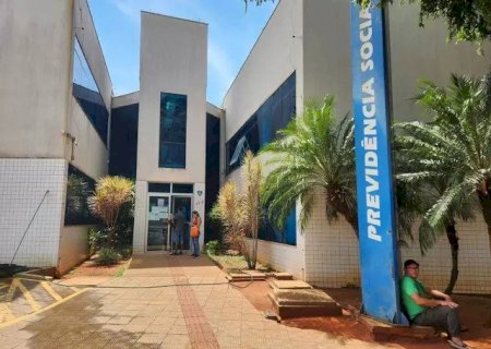 Previd&ecirc;ncia vai cortar ponto de m&eacute;dicos grevistas e cancelar agendas