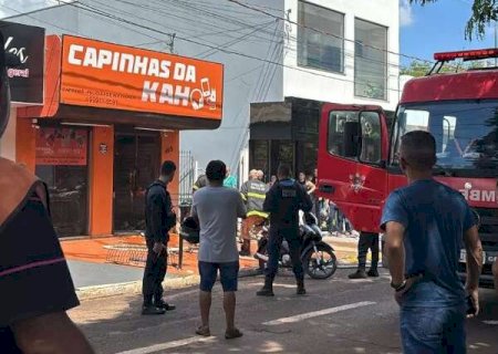 Homem invade e p&otilde;e fogo em loja, atira na ex-mulher e se mata