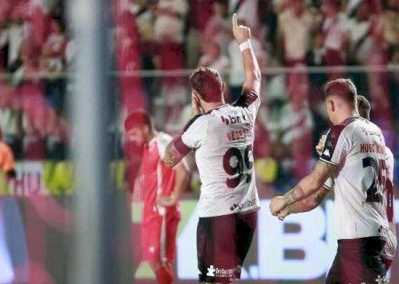 Vasco avan&ccedil;a na Copa do Brasil e Bahia empata pela Libertadores