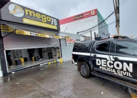 Suspeita de venda de sapatos falsificados leva pol&iacute;cia a fazer batida em lojas