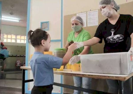 Rede municipal de ensino abre 300 vagas tempor&aacute;rias para merendeiros