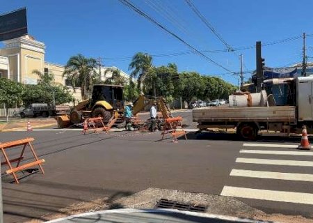 Em 2 dias novo buraco aparece e trecho da Mato Grosso &eacute; interditado
