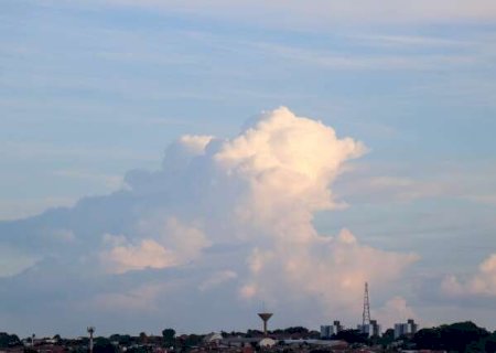 Ter&ccedil;a-feira ser&aacute; de pancadas de chuva e temperaturas elevadas