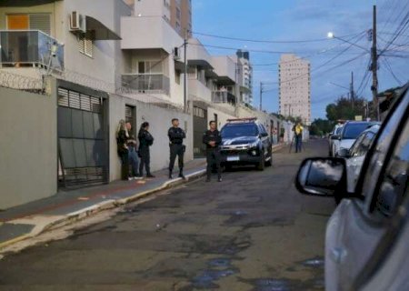 Jornalista de 42 anos fica em estado grave ao ser esfaqueada pelo noivo