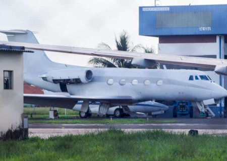 Vendido como sucata, jato de megatraficante aparece renovado em hangar