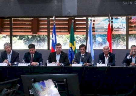 Em reuni&atilde;o, Riedel firma acordos com governadores de pa&iacute;ses da Rota Bioce&acirc;nica