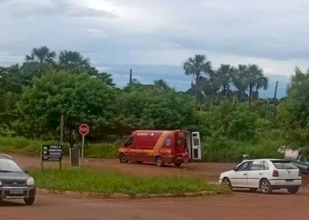 Ap&oacute;s acidente, morador pede sem&aacute;foro em avenida movimentada